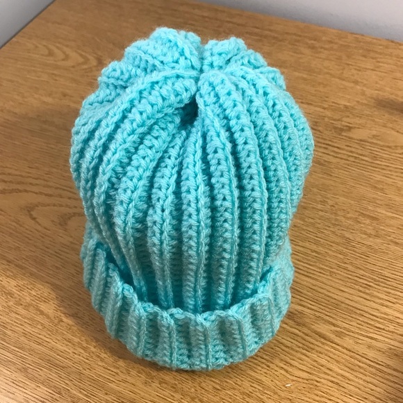 HANDMADE CROCHET MINTY BEANIE - Picture 3 of 3